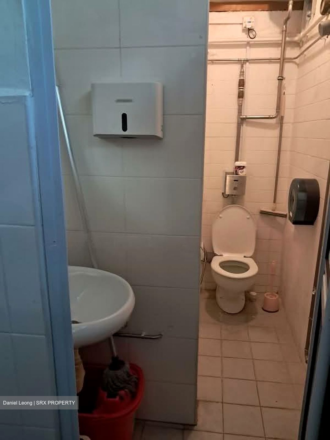 Saint George's Road (D12), Retail #577739751